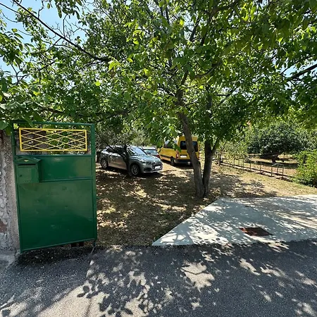 Garden Apartment *