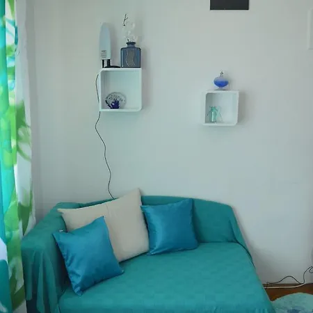 Garden Apartment *
